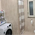 2 Bed Sleeps 4 With Free Parking Appartamento Durrës