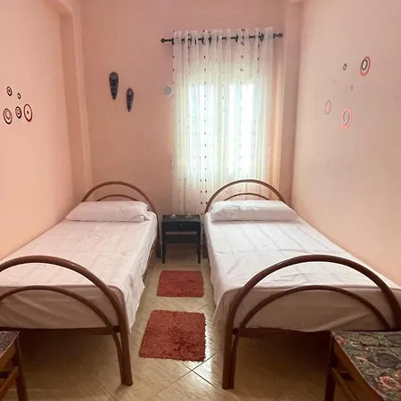 2 Bed Sleeps 4 With Free Parking Apartament Durrës