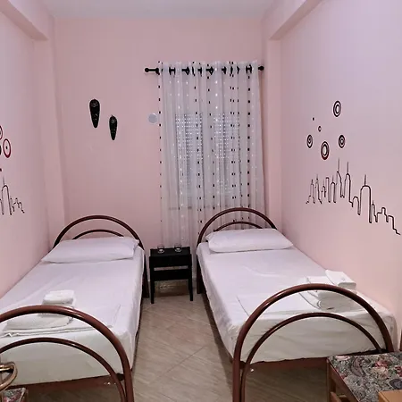 Apartment 2 Bed Sleeps 4 With Free Parking *