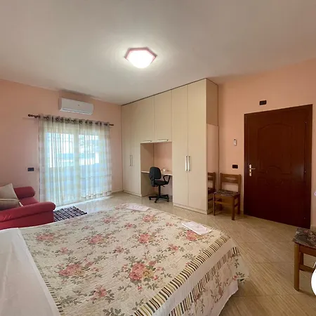 2 Bed Sleeps 4 With Free Parking
