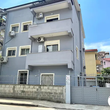 2 Bed Sleeps 4 With Free Parking *