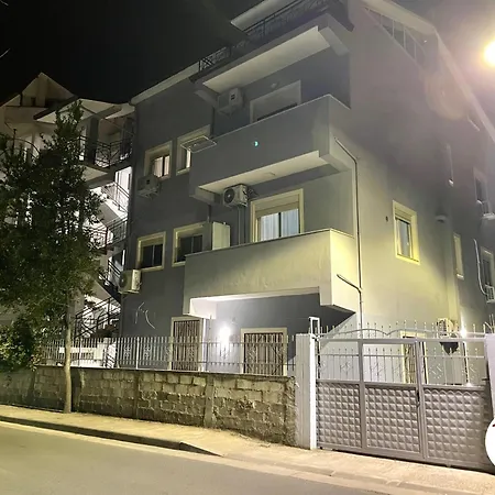 2 Bed Sleeps 4 With Free Parking Apartment *