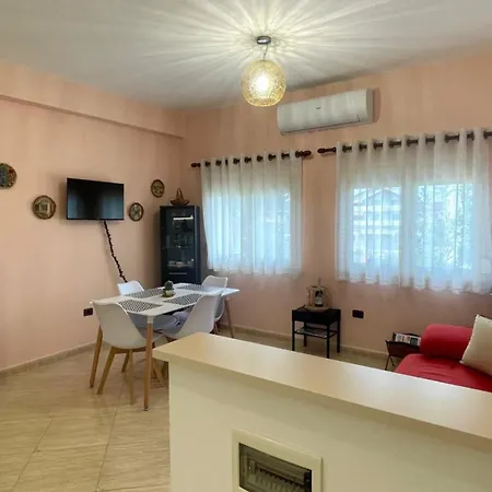 2 Bed Sleeps 4 With Free Parking *