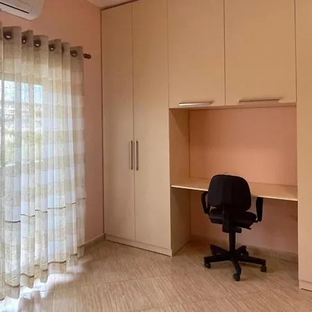 2 Bed Sleeps 4 With Free Parking Apartment