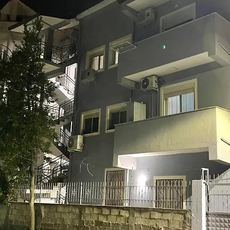 2 Bed Sleeps 4 With Free Parking