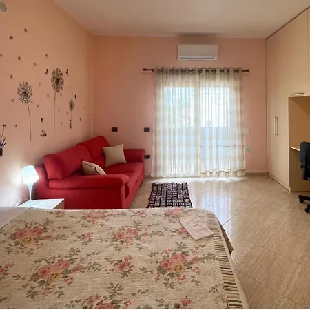 2 Bed Sleeps 4 With Free Parking