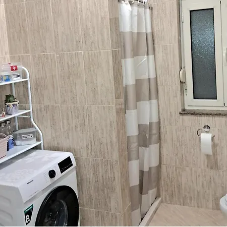 2 Bed Sleeps 4 With Free Parking Apartment Durrës