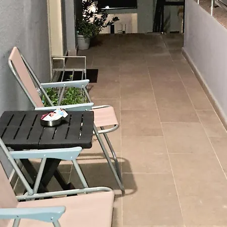 2 Bed Sleeps 4 With Free Parking Apartment Durrës