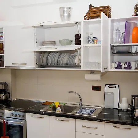 2 Bed Sleeps 4 With Free Parking Appartamento Durrës