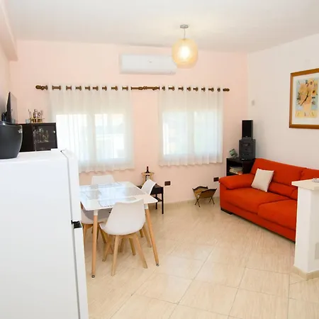 2 Bed Sleeps 4 With Free Parking Apartament Durrës