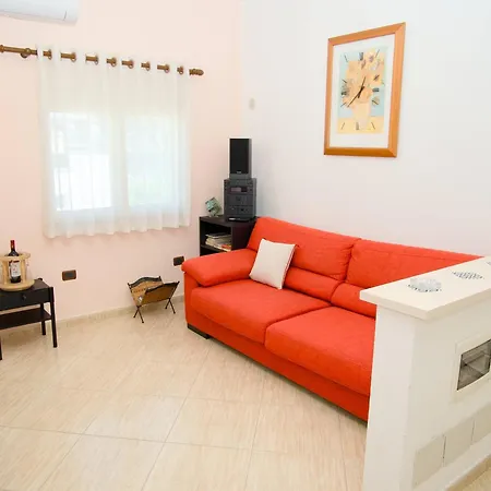 2 Bed Sleeps 4 With Free Parking Apartament Durrës