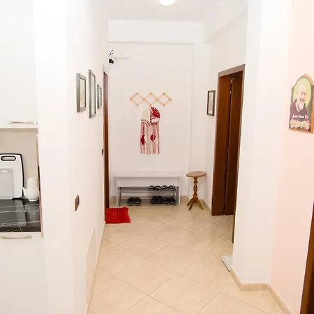 2 Bed Sleeps 4 With Free Parking *