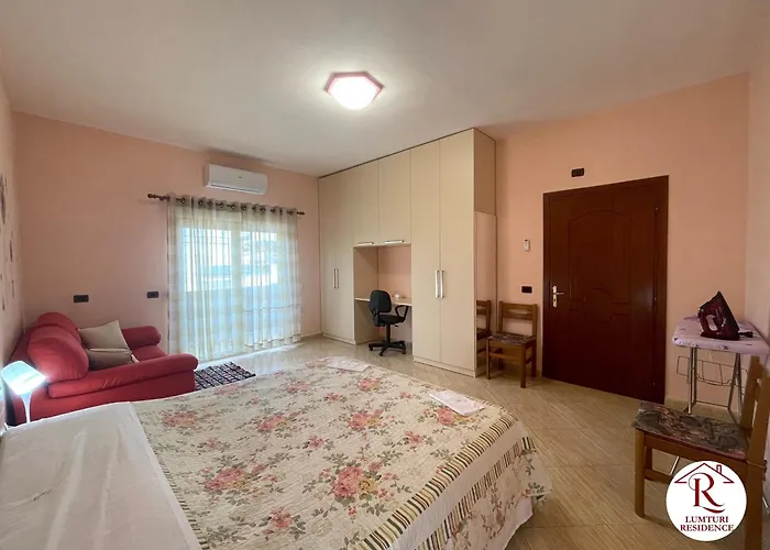 2 Bed Sleeps 4 With Free Parking